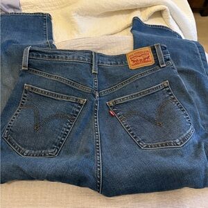 Levi’s Ribcage Straight Ankle denim jeans. High stretch. Size 31.